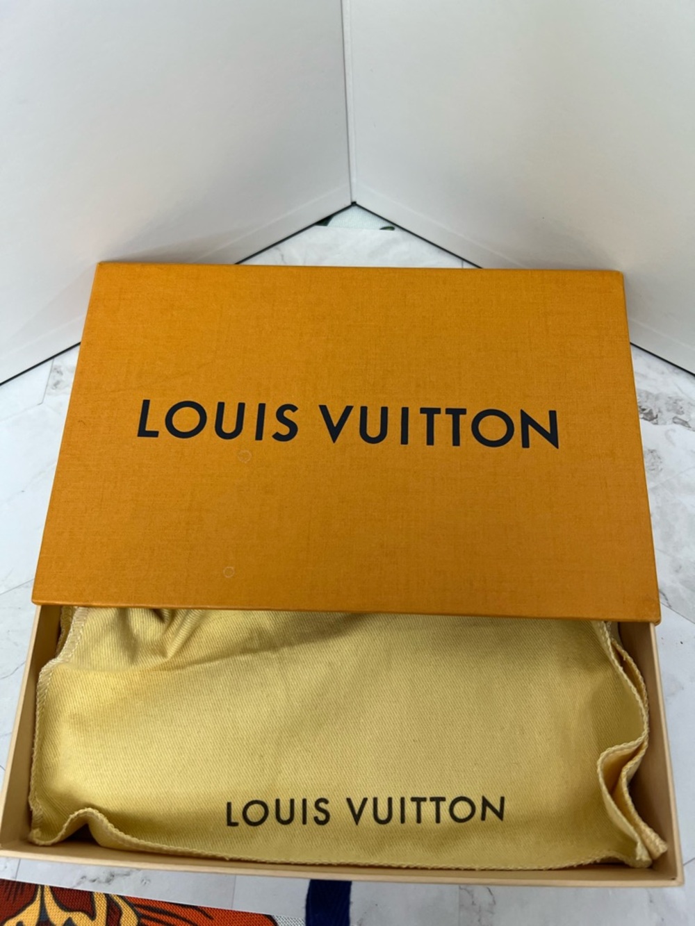 Vintage Louis Vuitton Monogram Canvas Kiss-Lock Coin Pouch in Brown and Gold - Picture 4 of 4